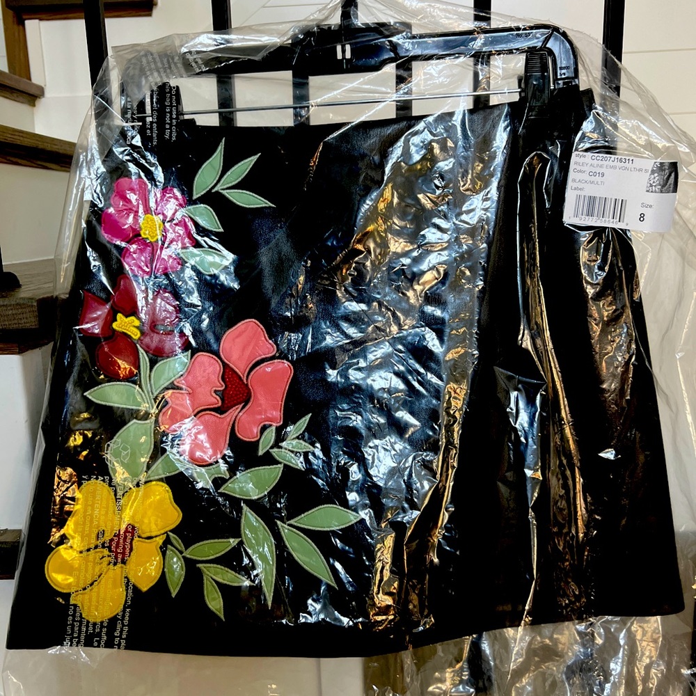 Alice and Olivia Riley vegan leather skirt. Size 8 New with tags.